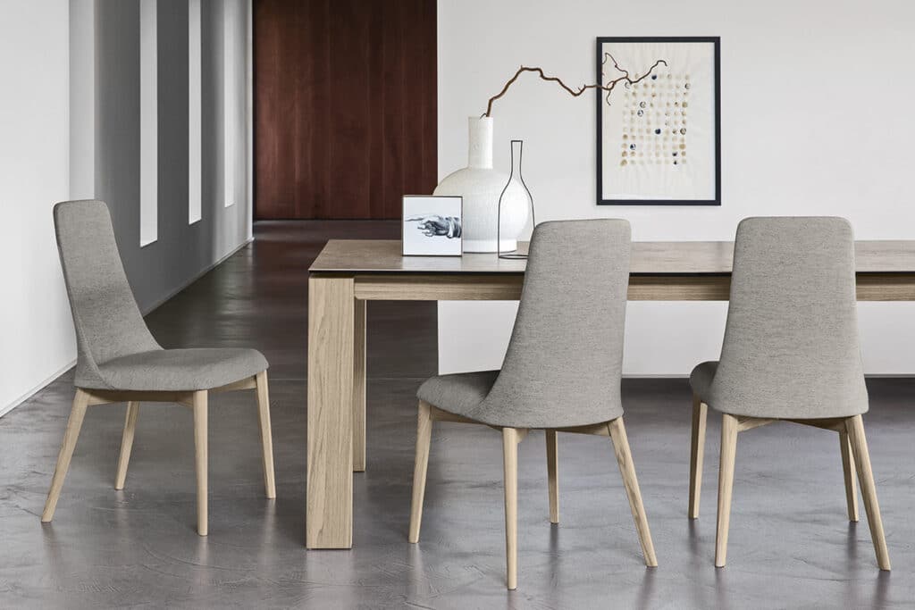 Omnia Dining Table