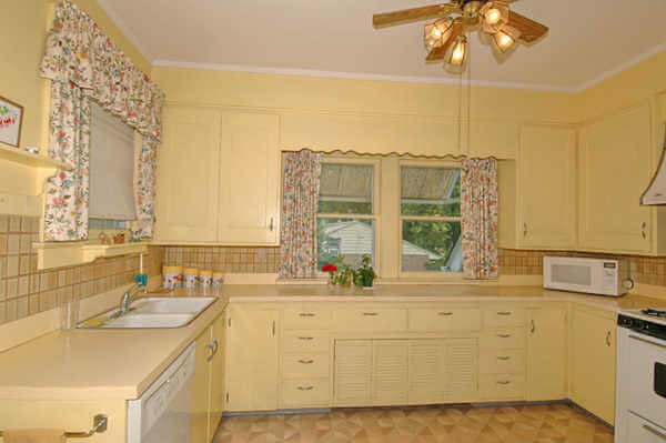 Kitchen (louvered doors hide a radiator)