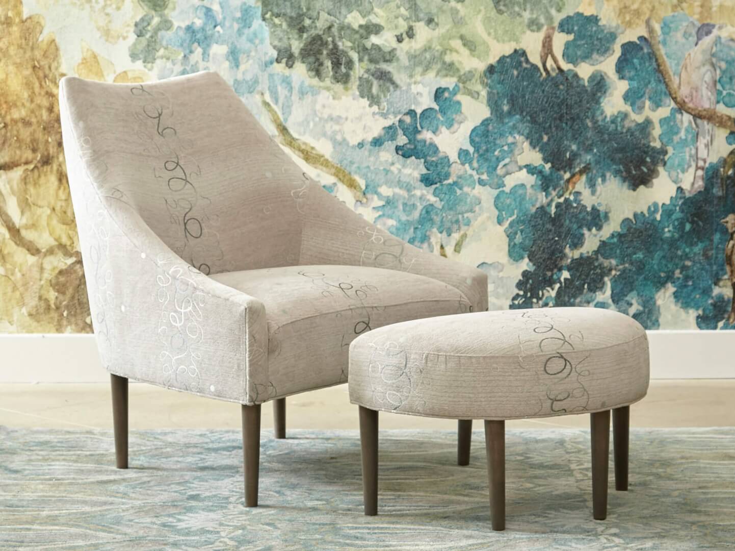 interior_design_style_new_classics_Sonata_chair_ottoman_Simple Chic